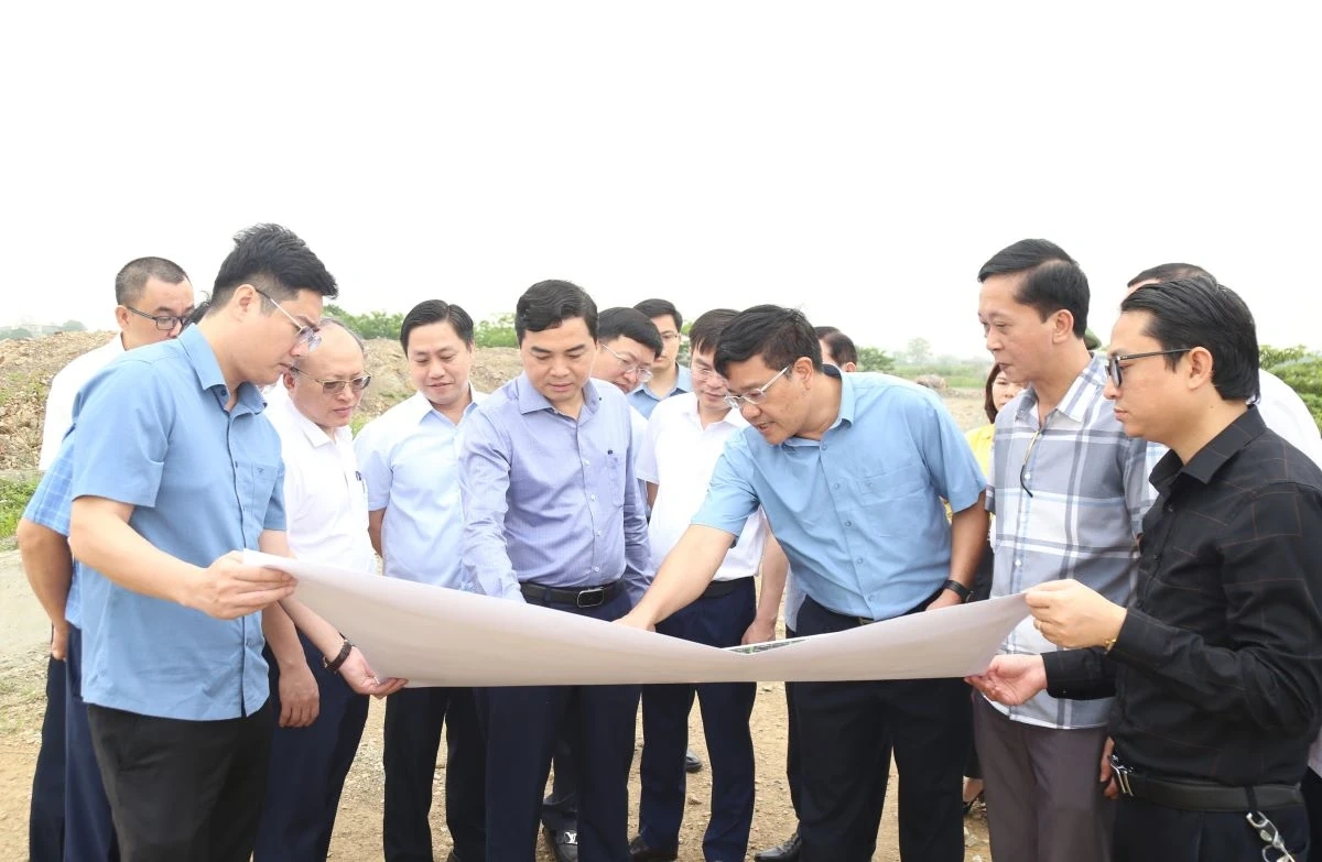 Chủ tịch UBND tỉnh Nguyễn Hoài Anh kiểm tra tiến độ một số dự án đầu tư và làm việc với các xã, phường thuộc thị xã Bỉm Sơn và huyện Hà Trung cũ