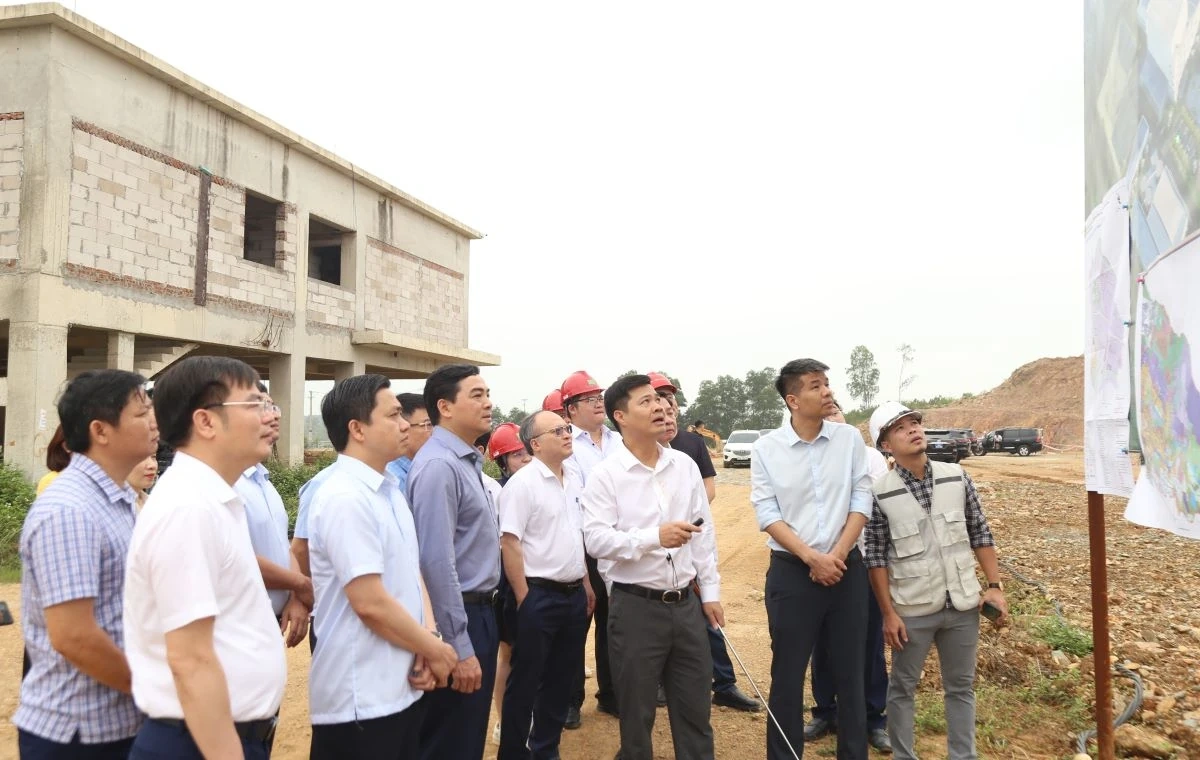 Chủ tịch UBND tỉnh Nguyễn Hoài Anh kiểm tra tiến độ một số dự án đầu tư và làm việc với các xã, phường thuộc thị xã Bỉm Sơn và huyện Hà Trung cũ