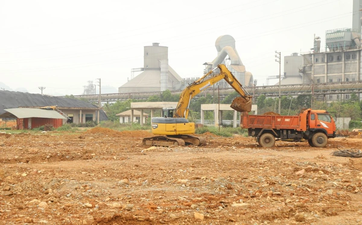 Chủ tịch UBND tỉnh Nguyễn Hoài Anh kiểm tra tiến độ một số dự án đầu tư và làm việc với các xã, phường thuộc thị xã Bỉm Sơn và huyện Hà Trung cũ