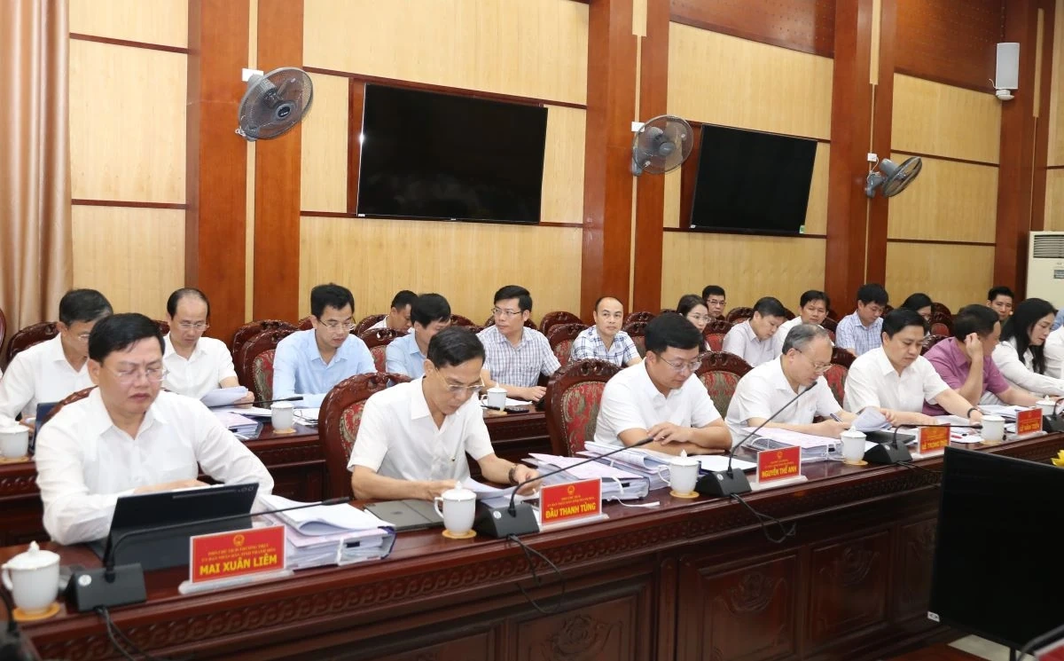 Thảo luận, đánh giá tình hình kinh tế - xã hội, quốc phòng - an ninh tháng 4, nhiệm vụ trọng tâm tháng 5/2026