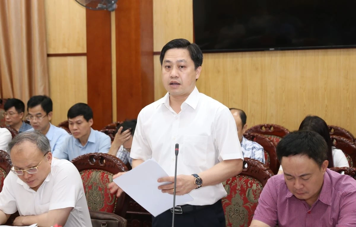 Thảo luận, đánh giá tình hình kinh tế - xã hội, quốc phòng - an ninh tháng 4, nhiệm vụ trọng tâm tháng 5/2026