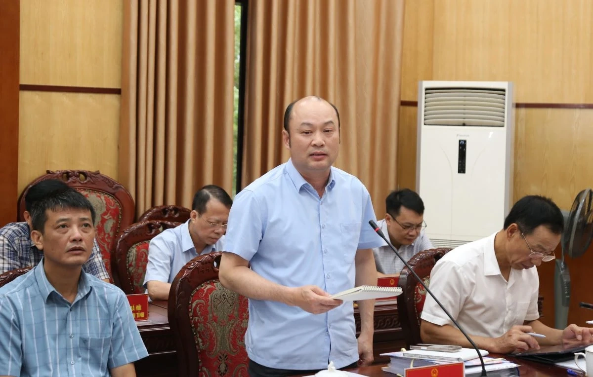 Thảo luận, đánh giá tình hình kinh tế - xã hội, quốc phòng - an ninh tháng 4, nhiệm vụ trọng tâm tháng 5/2026