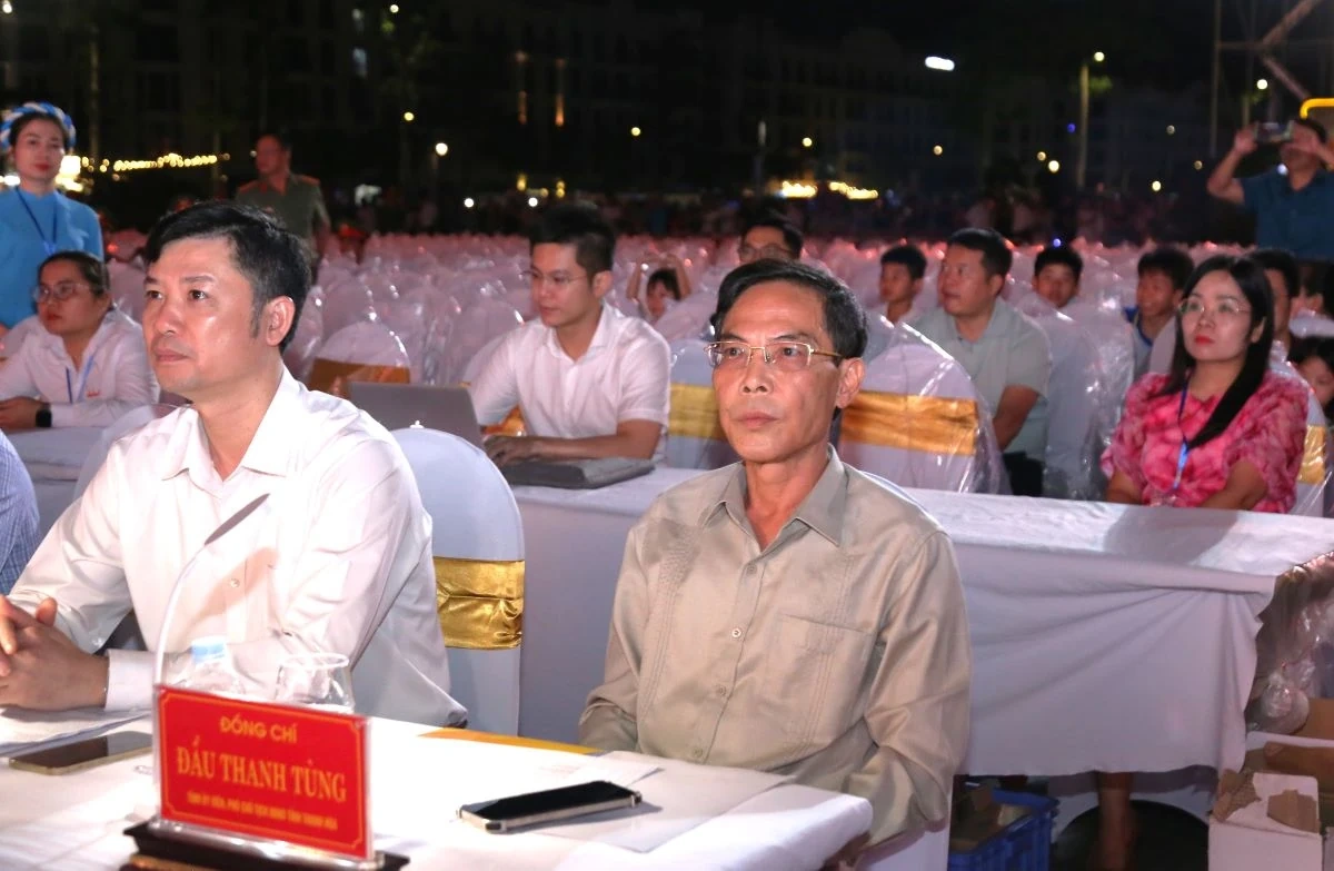 Tổng duyệt chương trình nghệ thuật “Sầm Sơn - Khát vọng rực rỡ”