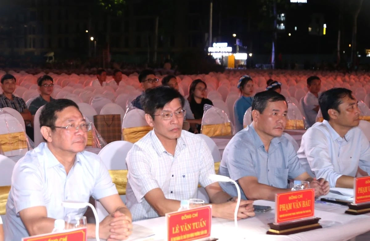 Tổng duyệt chương trình nghệ thuật “Sầm Sơn - Khát vọng rực rỡ”