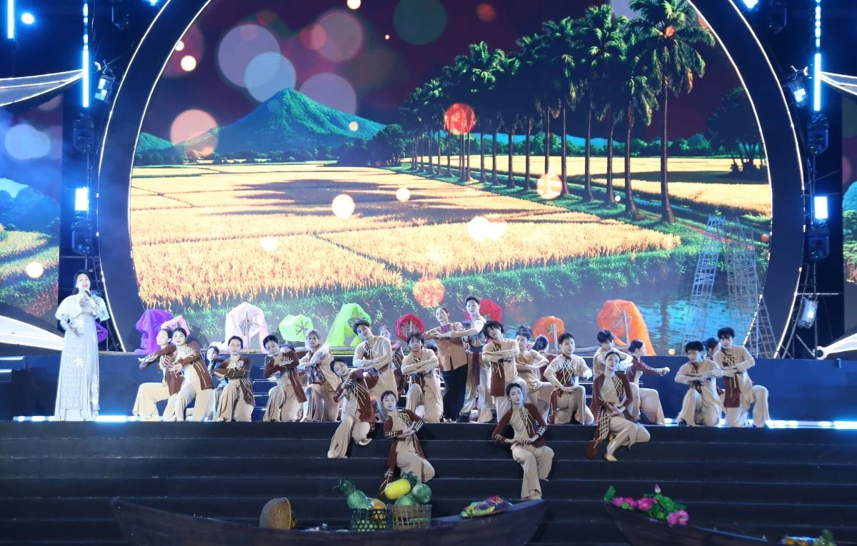 Tổng duyệt chương trình nghệ thuật “Sầm Sơn - Khát vọng rực rỡ”