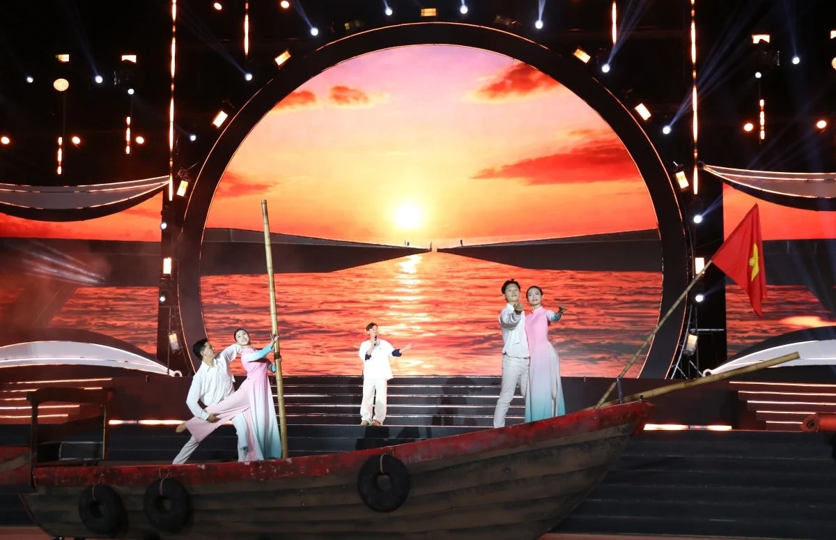 Tổng duyệt chương trình nghệ thuật “Sầm Sơn - Khát vọng rực rỡ”