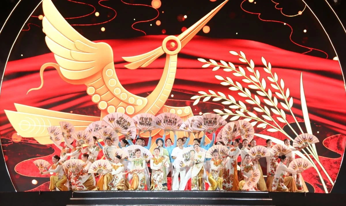 Tổng duyệt chương trình nghệ thuật “Sầm Sơn - Khát vọng rực rỡ”