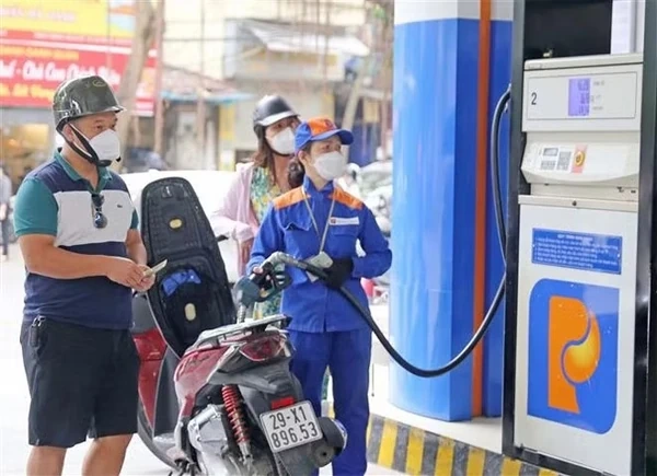 Giá xăng dầu đồng loạt giảm, E5RON92 về ngưỡng 21.934 đồng/lít