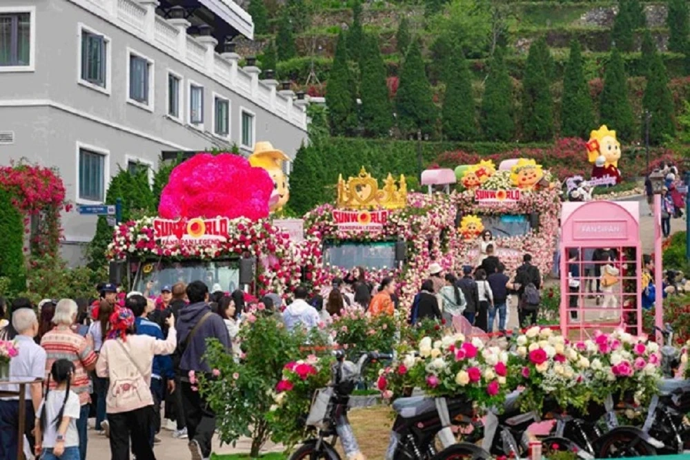 Không khí chơi lễ rộn ràng tại các thủ phủ du lịch “hot” nhất từ Nam chí Bắc