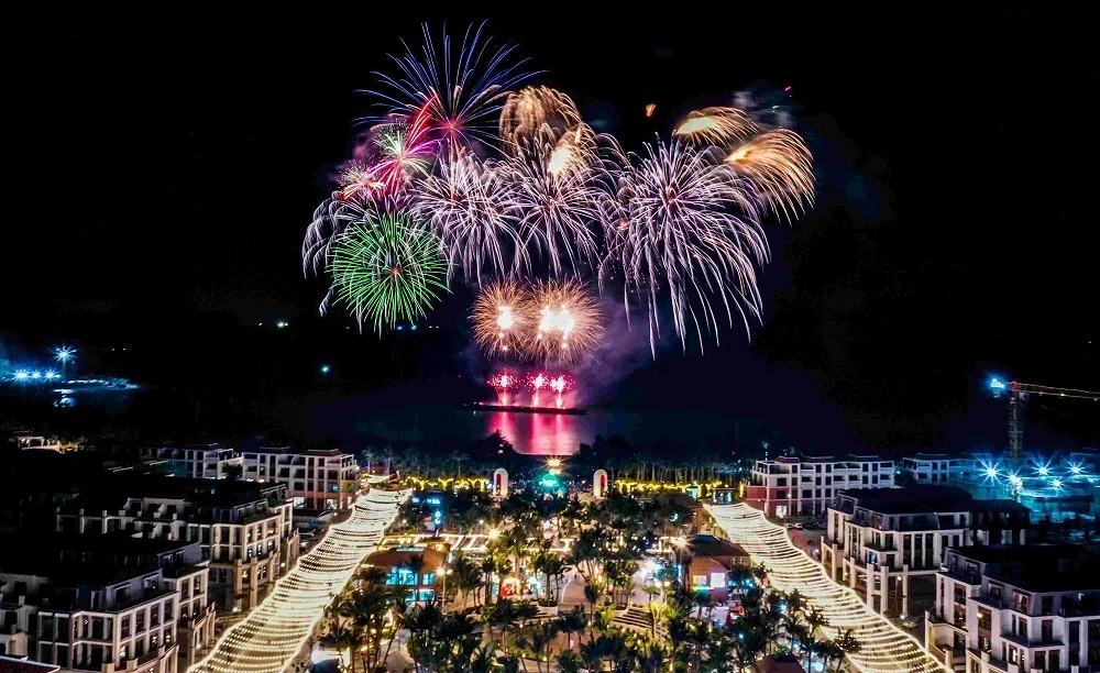 Không khí chơi lễ rộn ràng tại các thủ phủ du lịch “hot” nhất từ Nam chí Bắc