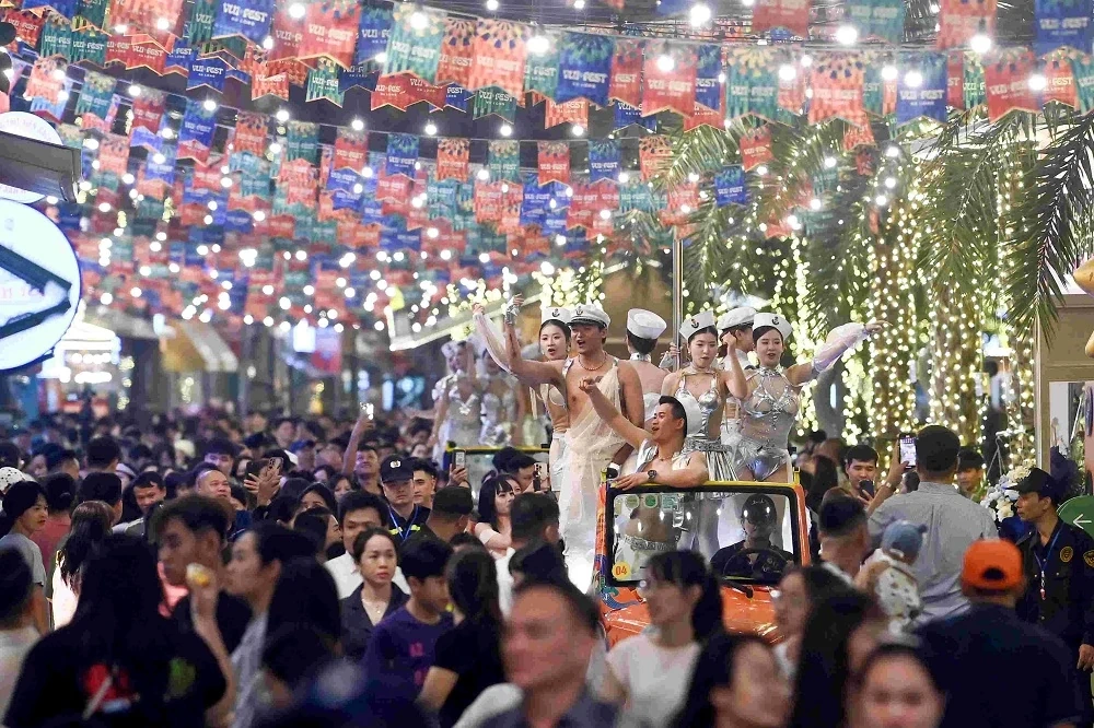 Không khí chơi lễ rộn ràng tại các thủ phủ du lịch “hot” nhất từ Nam chí Bắc