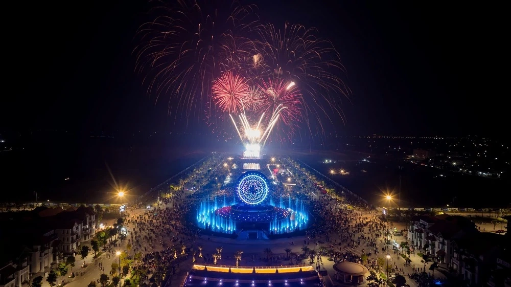 Không khí chơi lễ rộn ràng tại các thủ phủ du lịch “hot” nhất từ Nam chí Bắc