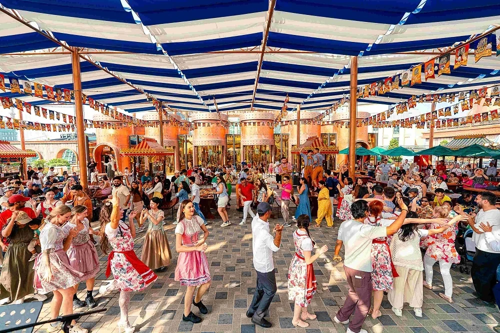 Không khí chơi lễ rộn ràng tại các thủ phủ du lịch “hot” nhất từ Nam chí Bắc