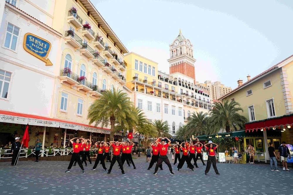 Không khí chơi lễ rộn ràng tại các thủ phủ du lịch “hot” nhất từ Nam chí Bắc