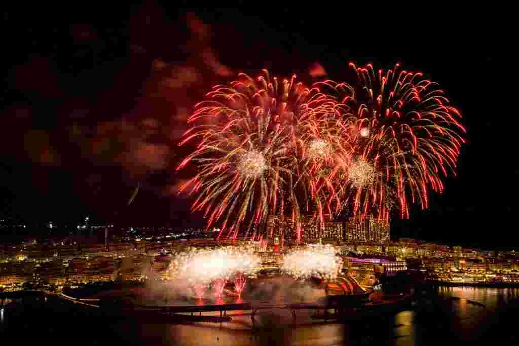 Không khí chơi lễ rộn ràng tại các thủ phủ du lịch “hot” nhất từ Nam chí Bắc