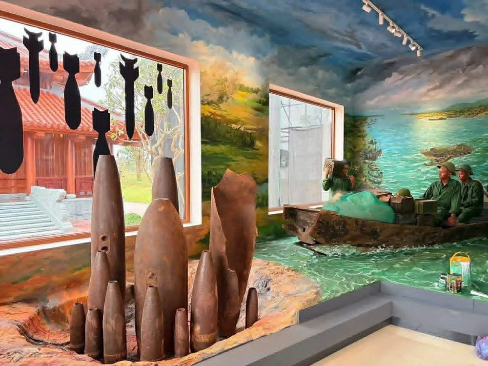 Chiếc thuyền đầu tiên trong chiến dịch vận tải Hồ Chí Minh trên biển được phục dựng bên di tích lịch sử Bến phà Gianh