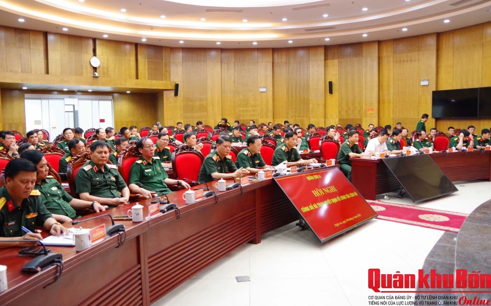 Quân khu 4 công bố, trao quyết định về công tác cán bộ