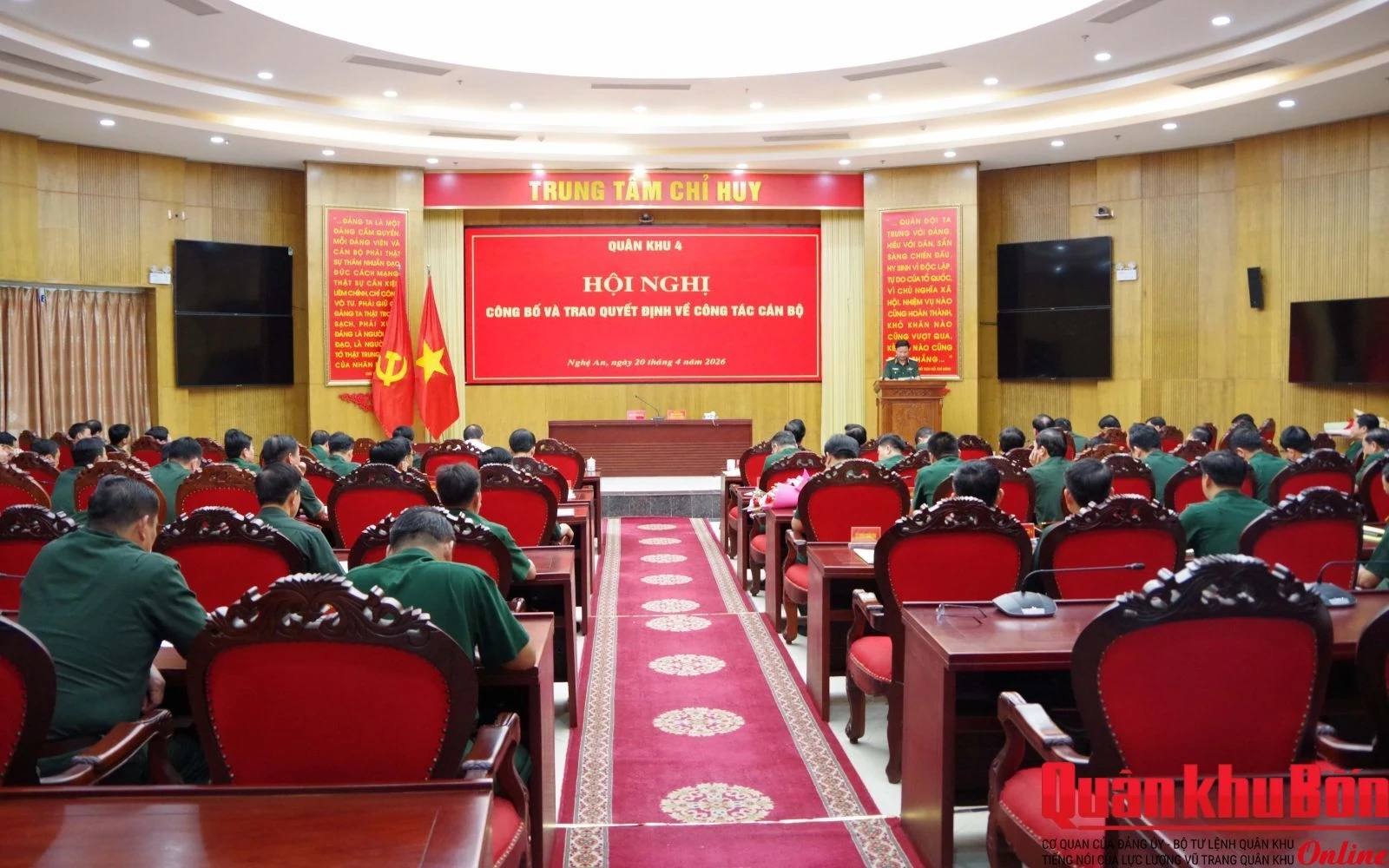 Quân khu 4 công bố, trao quyết định về công tác cán bộ