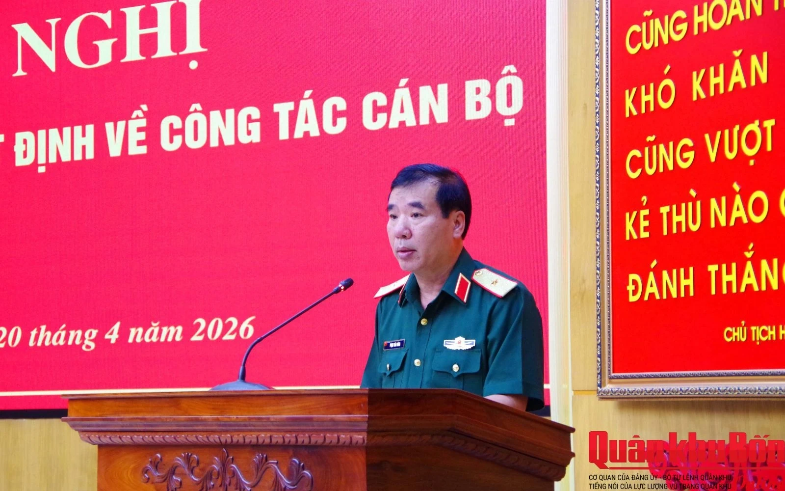 Quân khu 4 công bố, trao quyết định về công tác cán bộ