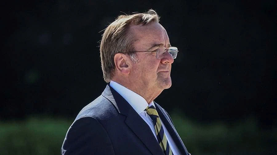 Khi thời thế buộc phải thay đổi