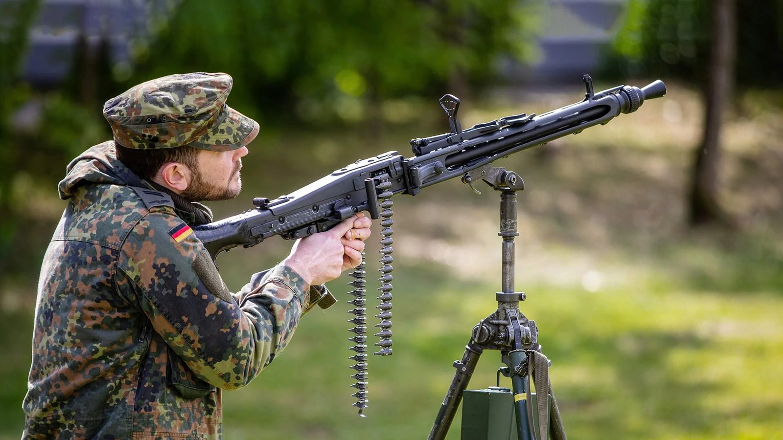 Khi thời thế buộc phải thay đổi