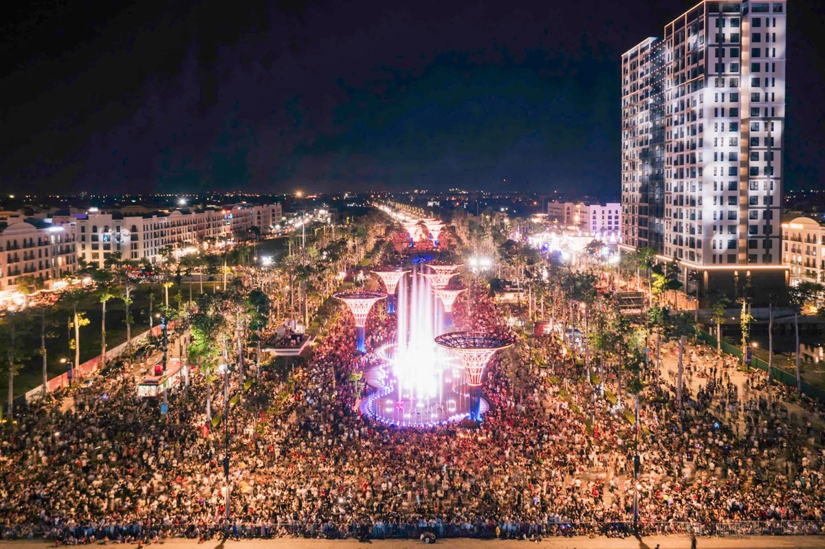 Quảng trường biển Sầm Sơn “bùng cháy” đêm khai mạc, mở màn mùa du lịch hè 2026