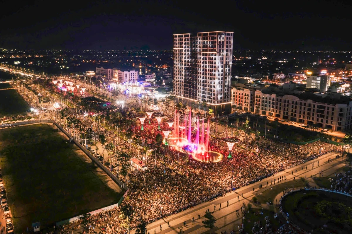 Quảng trường biển Sầm Sơn “bùng cháy” đêm khai mạc, mở màn mùa du lịch hè 2026