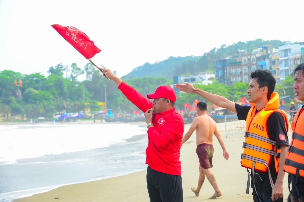 Mãn nhãn màn diễn tập cứu nạn trên biển: Phản ứng thần tốc, hiệp đồng chuẩn xác