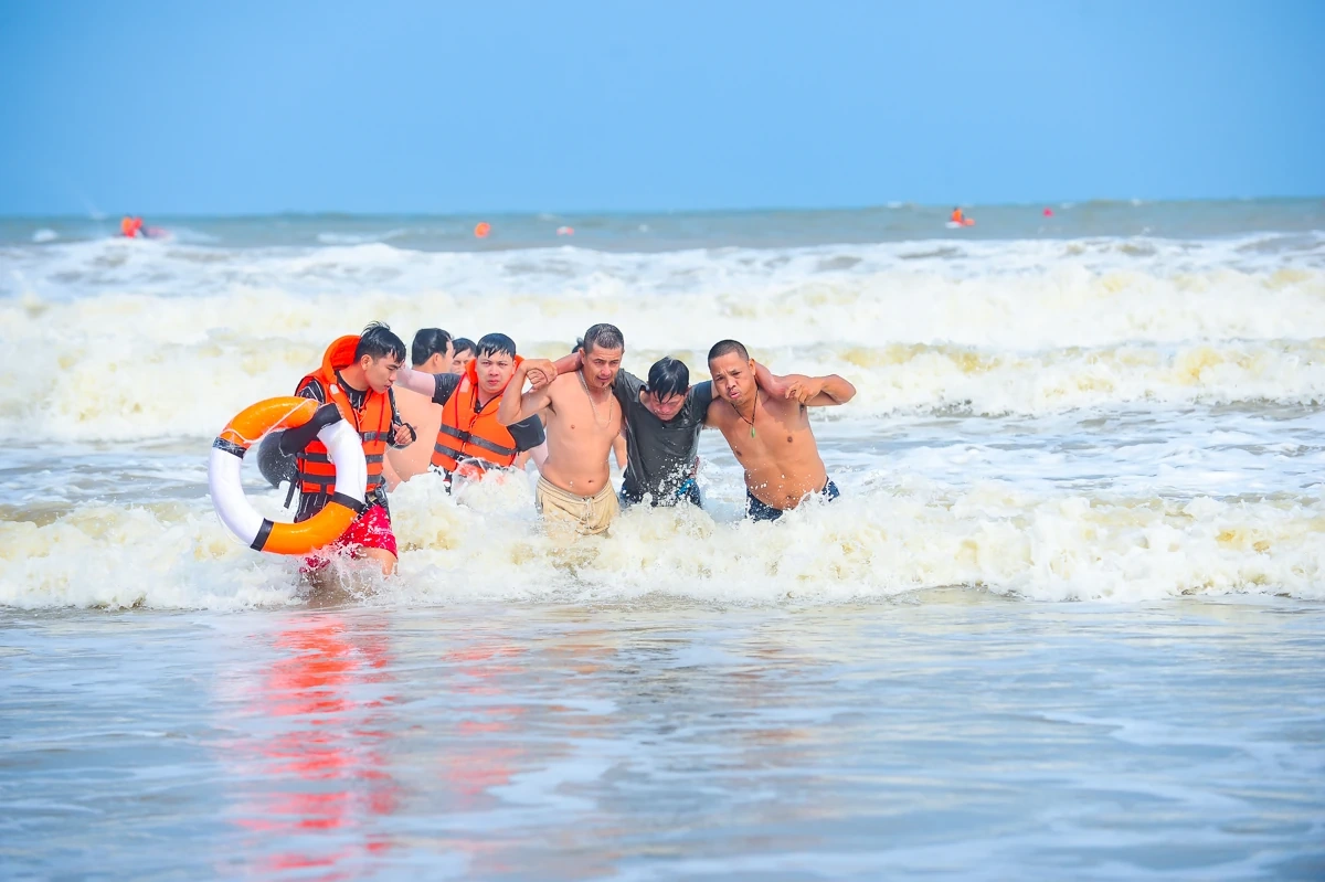 Mãn nhãn màn diễn tập cứu nạn trên biển: Phản ứng thần tốc, hiệp đồng chuẩn xác