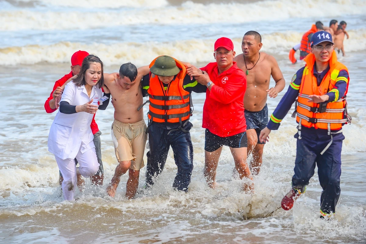 Mãn nhãn màn diễn tập cứu nạn trên biển: Phản ứng thần tốc, hiệp đồng chuẩn xác