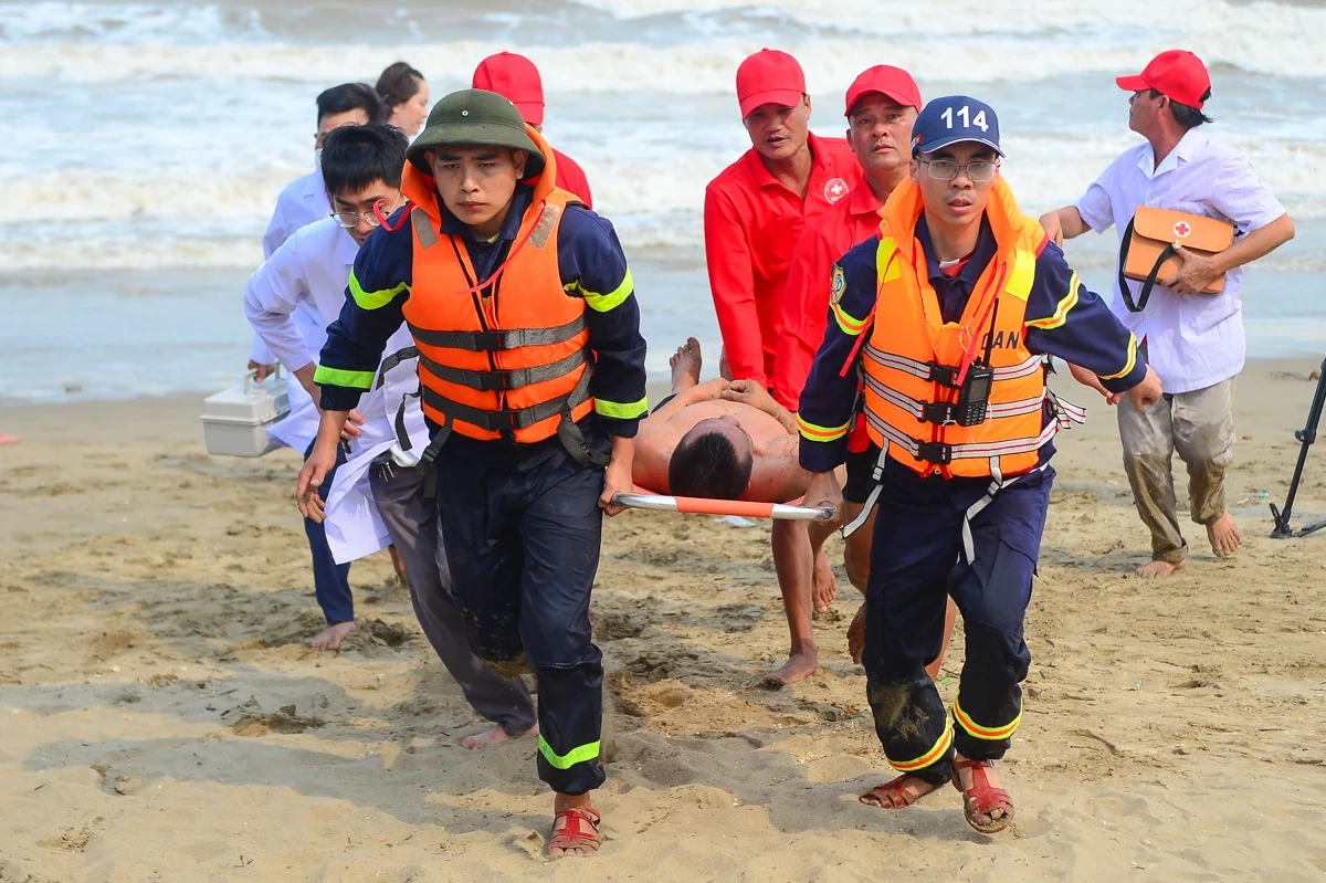 Mãn nhãn màn diễn tập cứu nạn trên biển: Phản ứng thần tốc, hiệp đồng chuẩn xác