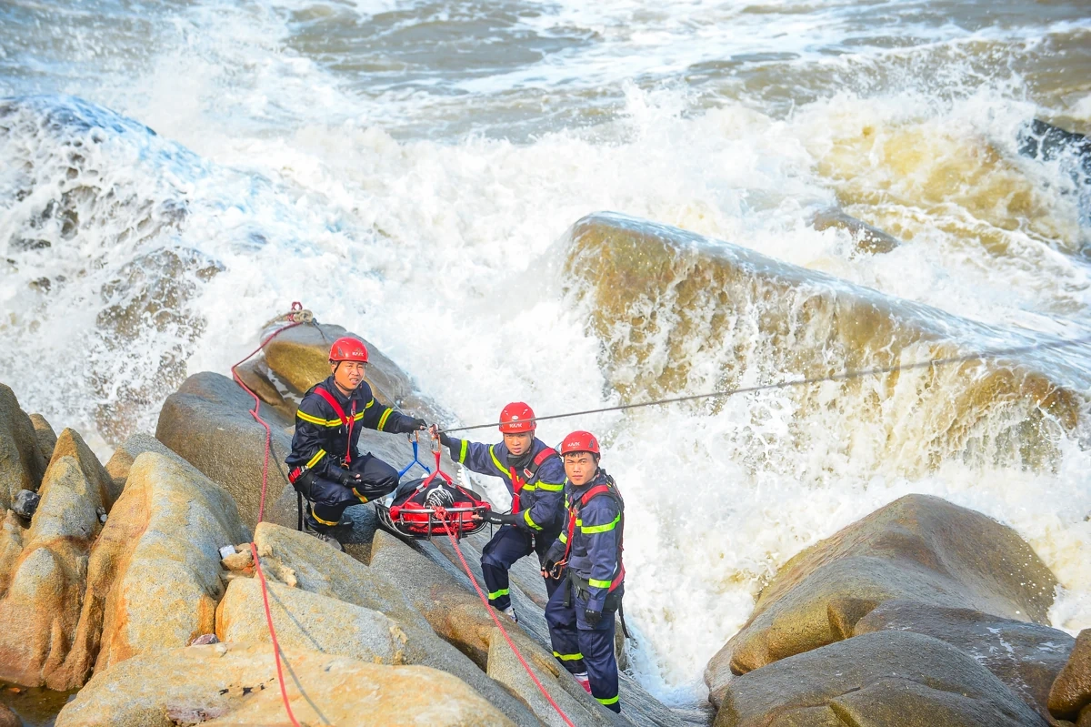 Mãn nhãn màn diễn tập cứu nạn trên biển: Phản ứng thần tốc, hiệp đồng chuẩn xác