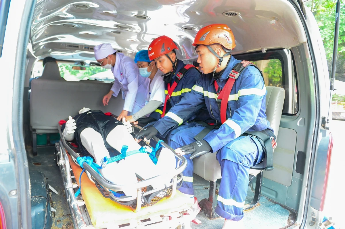 Mãn nhãn màn diễn tập cứu nạn trên biển: Phản ứng thần tốc, hiệp đồng chuẩn xác