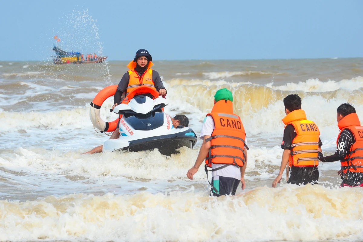 Mãn nhãn màn diễn tập cứu nạn trên biển: Phản ứng thần tốc, hiệp đồng chuẩn xác