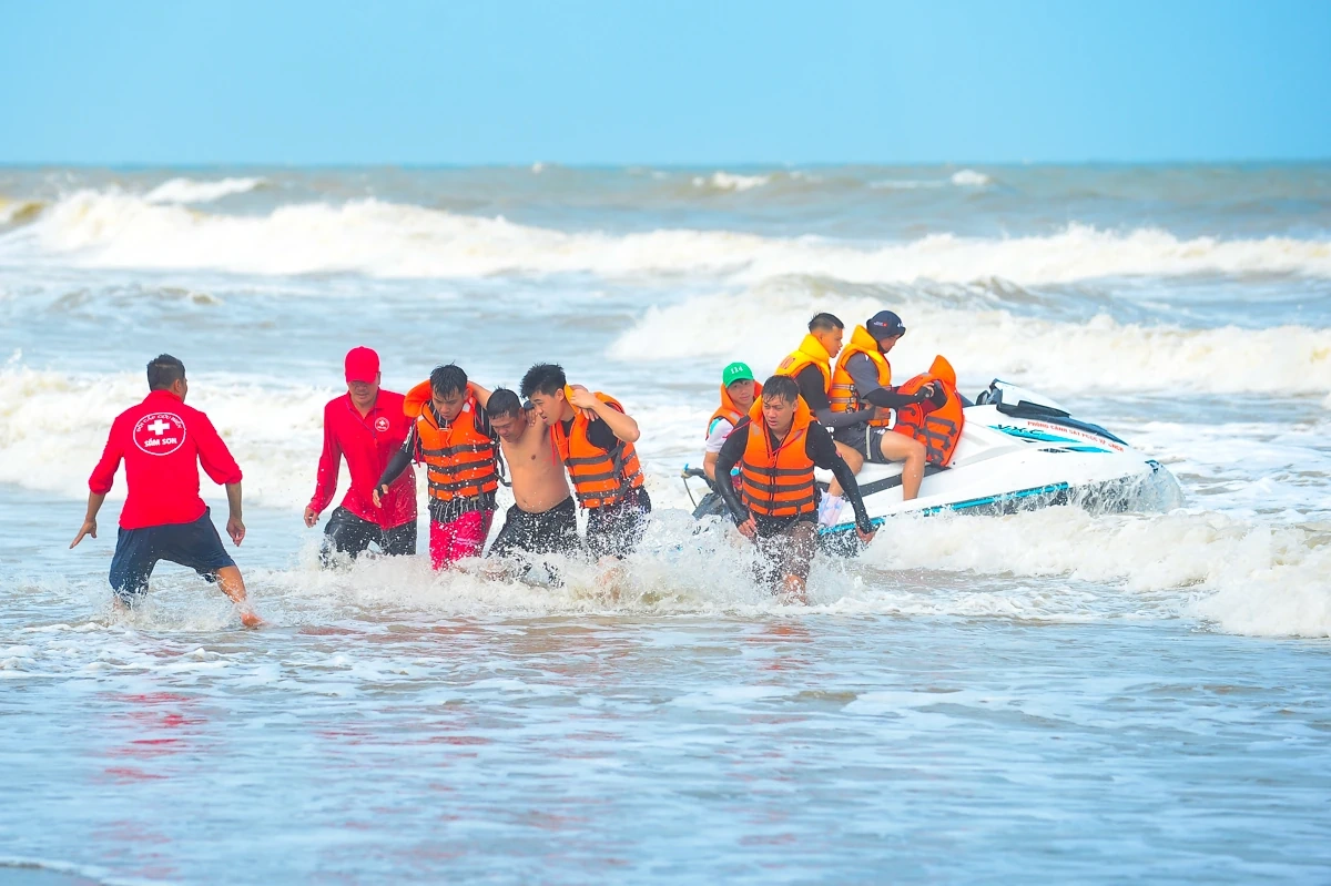 Mãn nhãn màn diễn tập cứu nạn trên biển: Phản ứng thần tốc, hiệp đồng chuẩn xác