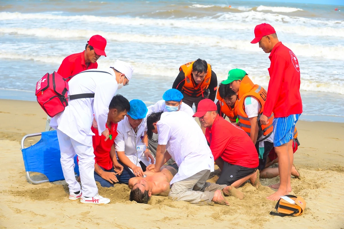 Mãn nhãn màn diễn tập cứu nạn trên biển: Phản ứng thần tốc, hiệp đồng chuẩn xác