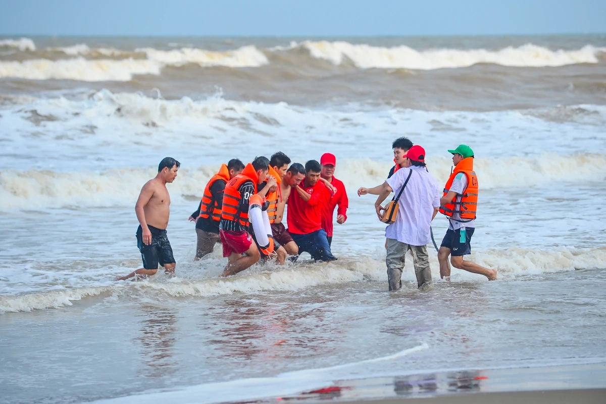 Mãn nhãn màn diễn tập cứu nạn trên biển: Phản ứng thần tốc, hiệp đồng chuẩn xác