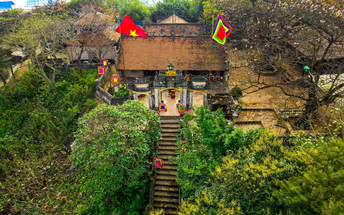 Theo dấu chân trên núi Trường Lệ - mở cánh cửa di sản Sầm Sơn