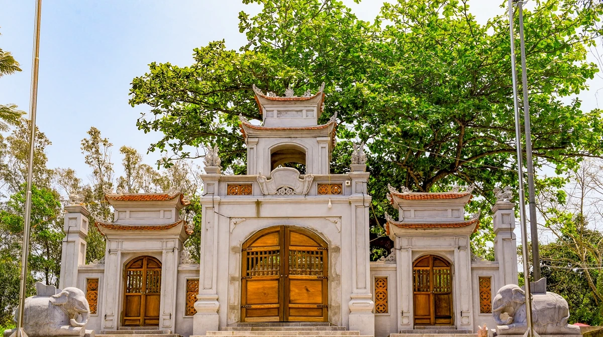 Theo dấu chân trên núi Trường Lệ - mở cánh cửa di sản Sầm Sơn