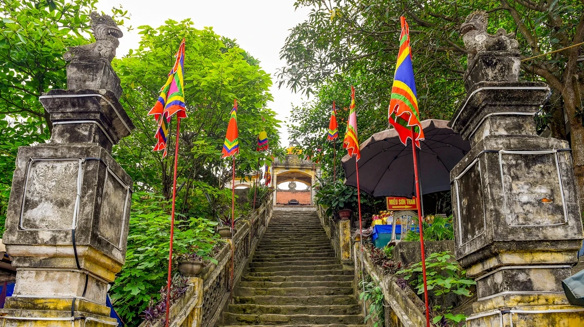 Theo dấu chân trên núi Trường Lệ - mở cánh cửa di sản Sầm Sơn