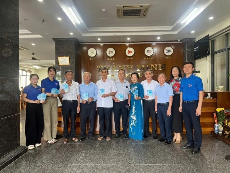 Sầm Sơn “bất ngờ” trao 700 giấy mời đặc biệt cho du khách lưu trú tại các khách sạn