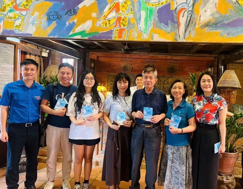 Sầm Sơn “bất ngờ” trao 700 giấy mời đặc biệt cho du khách lưu trú tại các khách sạn