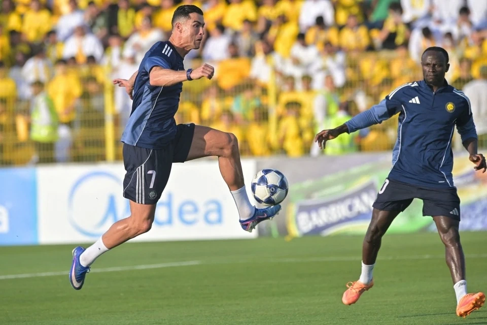 HLV Philippe Troussier trở lại Việt Nam?; Chelsea vỡ mộng Champions League