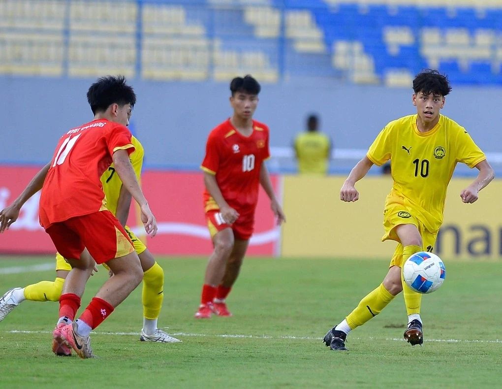 Trọng tài FIFA người Malaysia điều hành trận đấu của Đông Á Thanh Hóa; Italy bác bỏ đề xuất thay thế Iran tham dự World Cup 2026