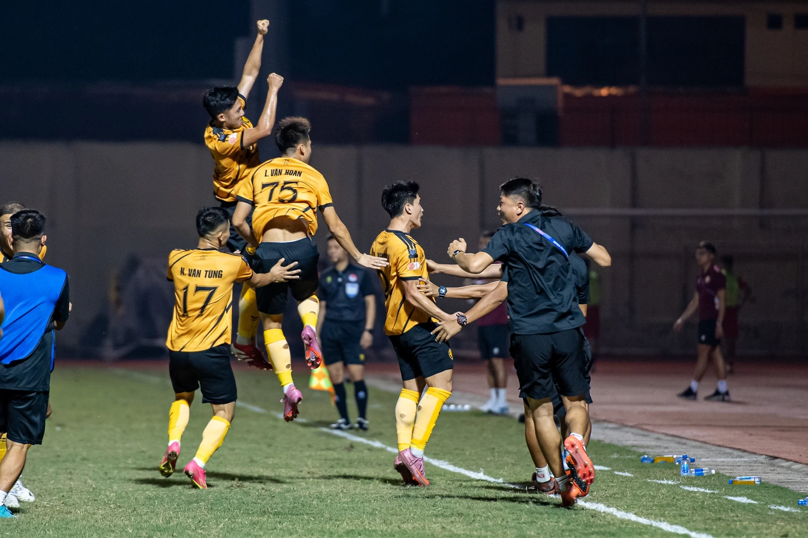 Ngọc Mỹ tỏa sáng, Đông Á Thanh Hóa thắng “chung kết ngược”