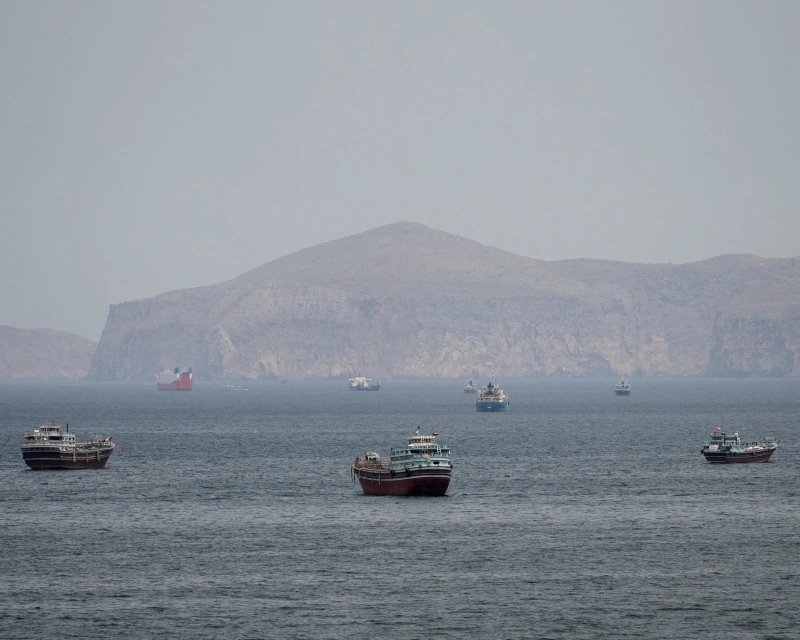 Eo biển Hormuz gia tăng căng thẳng, tiềm ẩn nhiều rủi ro đối với an ninh hàng hải và kinh tế toàn cầu