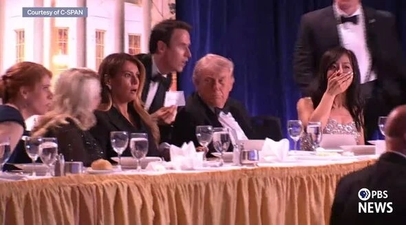 Tổng thống Mỹ Donald Trump được sơ tán sau sự cố an ninh tại Tiệc tối