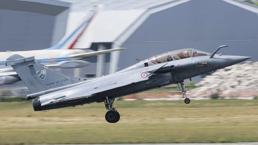 Pháp và Ba Lan tập trận hạt nhân, tấn công các mục tiêu gần St. Petersburg