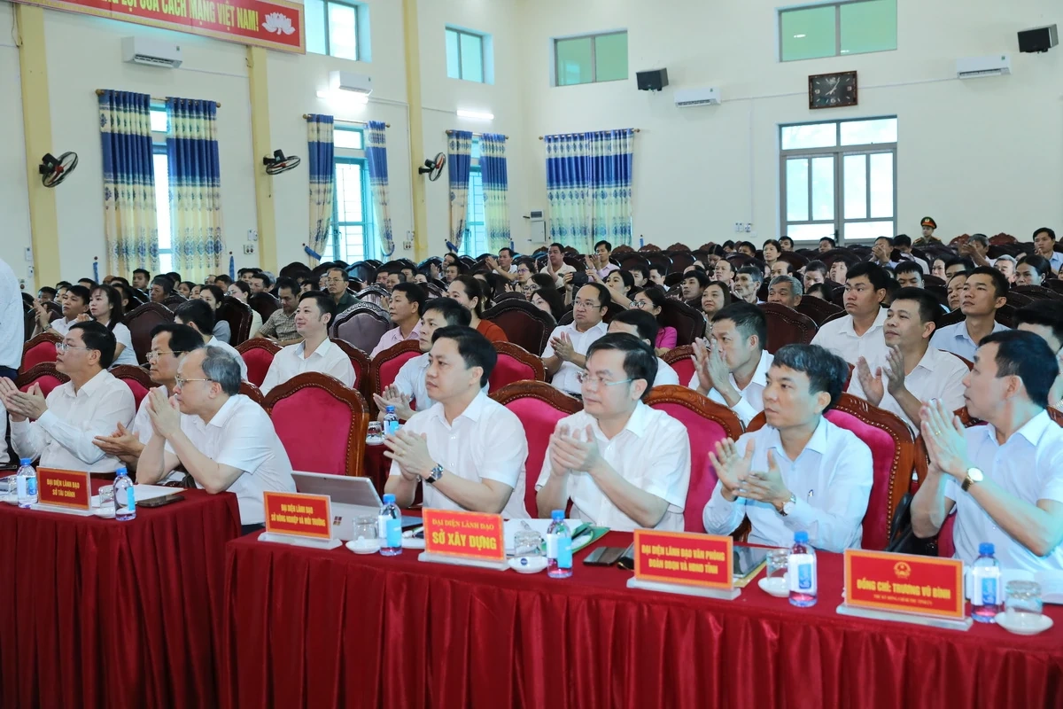 Bí thư Tỉnh ủy, Trưởng Đoàn ĐBQH tỉnh Lê Đức Thái tiếp xúc cử tri xã Biện Thượng: Cam kết luôn gần dân, sát dân, lắng nghe nguyện vọng của cử tri