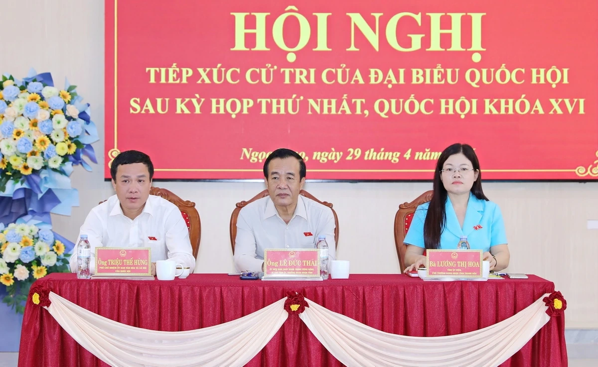 Bí thư Tỉnh ủy, Trưởng Đoàn ĐBQH tỉnh Lê Đức Thái tiếp xúc cử tri xã Ngọc Trạo: Chuyển mạnh từ tư duy thụ hưởng sang chủ động kiến tạo phát triển